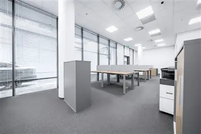 гостинна в офісний будівлі