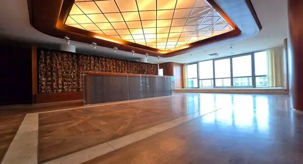 гостинна в офісний будівлі