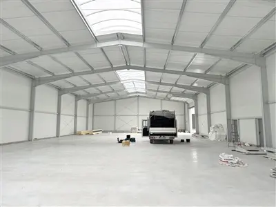 вид на місто з офісного приміщення