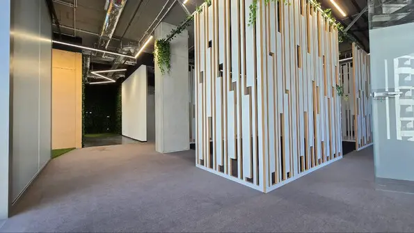 вид на місто з офісного приміщення