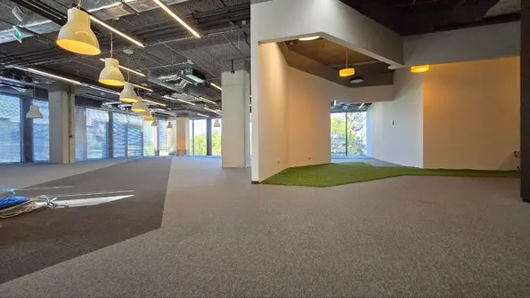 вид на місто з офісного приміщення